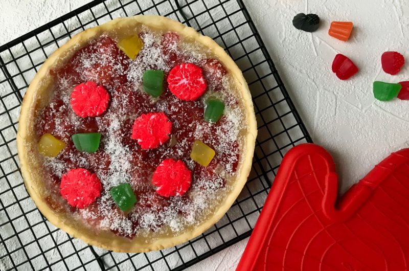 Pizza dessert aux fraises et bonbons